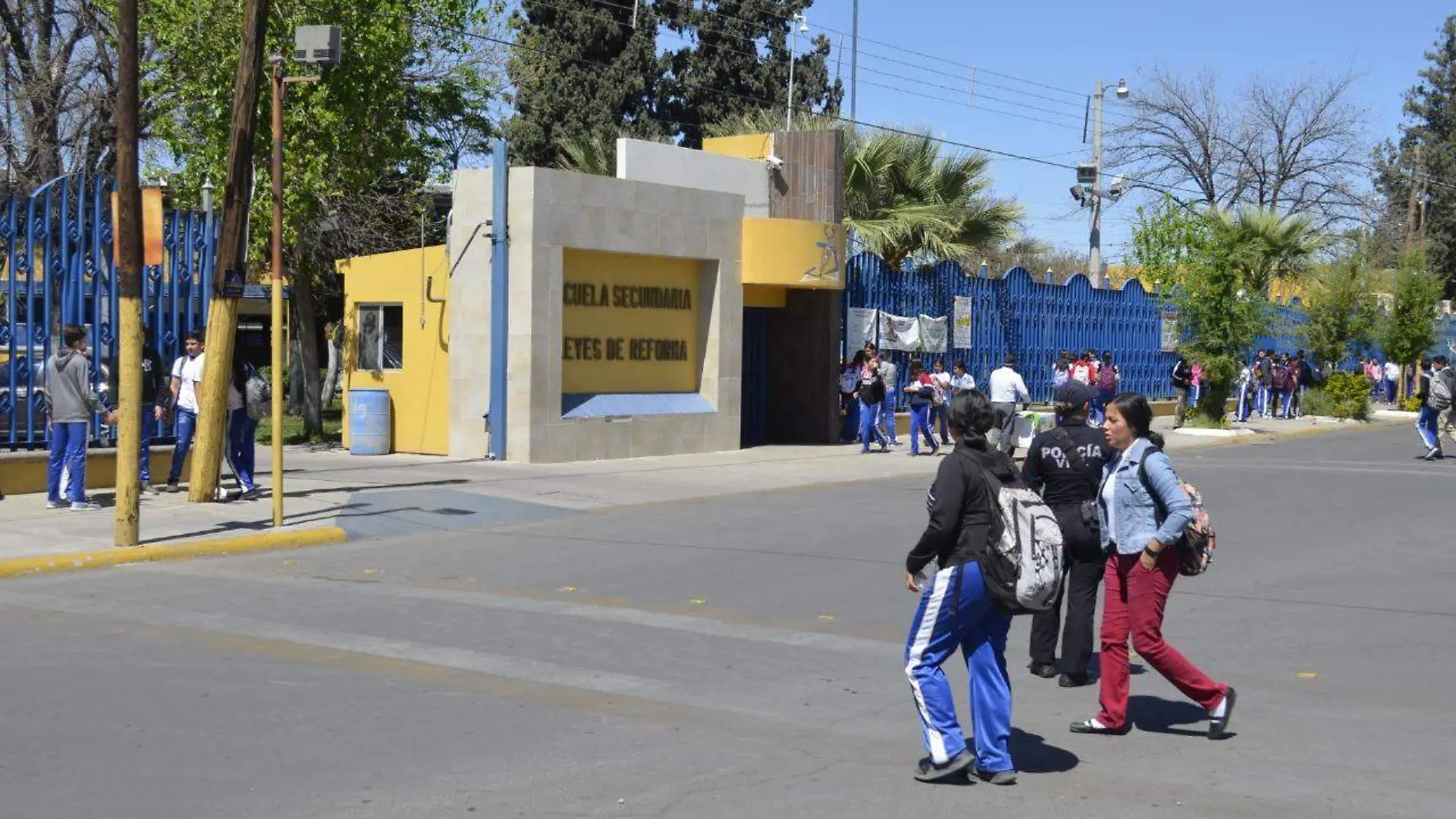 escuela estudiantes delicias